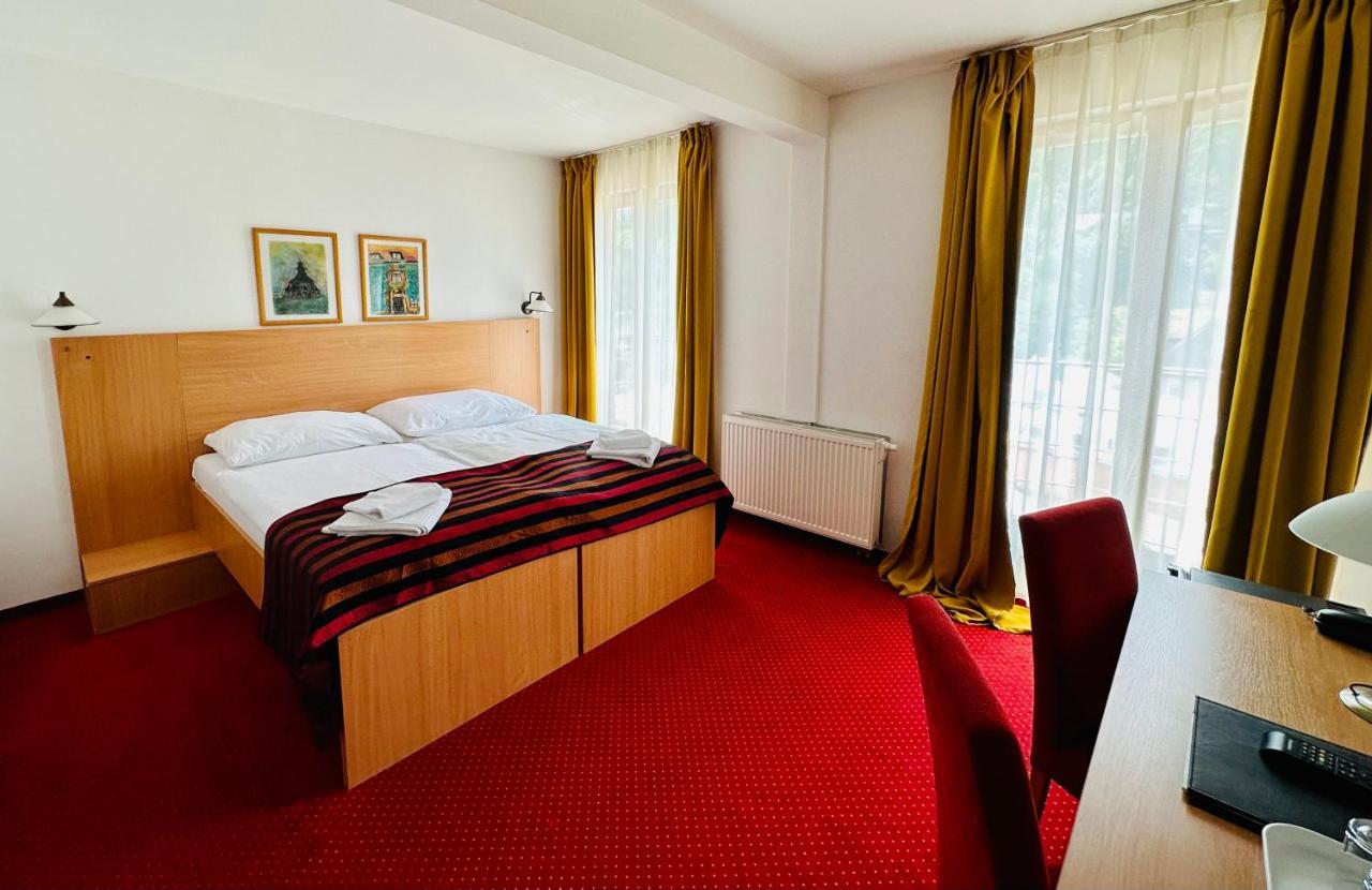 Hotel & Penzion Grand Matej Banska Stiavnica Exterior photo